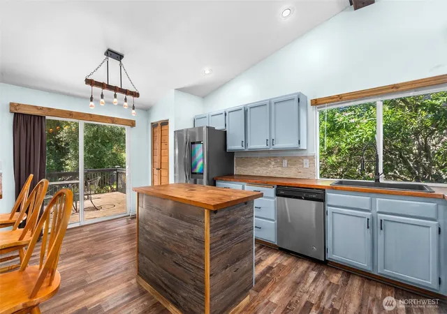 Photo 3 of Single family home for sale at 4101 Arbor Dr Se, Lacey, WA 98503 | MLS# NWM2542461 | Listing updated on 2026-09-22