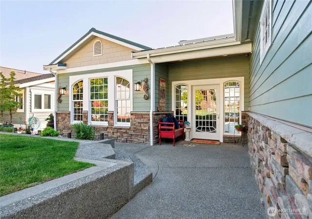 Photo 3 of Single family home for sale at 3640 S Shorewood Ave, Greenbank, WA 98253 | MLS# NWM2542499 | Listing updated on 2026-10-02
