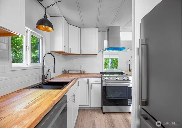 Photo 2 of Manufactured home for sale at 9512 315 Avenue Se #13, Issaquah, WA 98027 | MLS# NWM2542519 | Listing updated on 2026-09-22