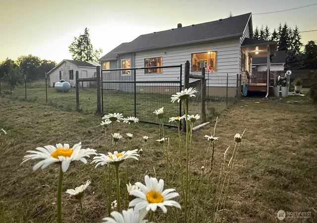 Photo 3 of Sale Pending at 16743 Bucoda Hwy Se, Tenino, WA 98589 | MLS# NWM2542527 | Listing updated on 2026-09-22