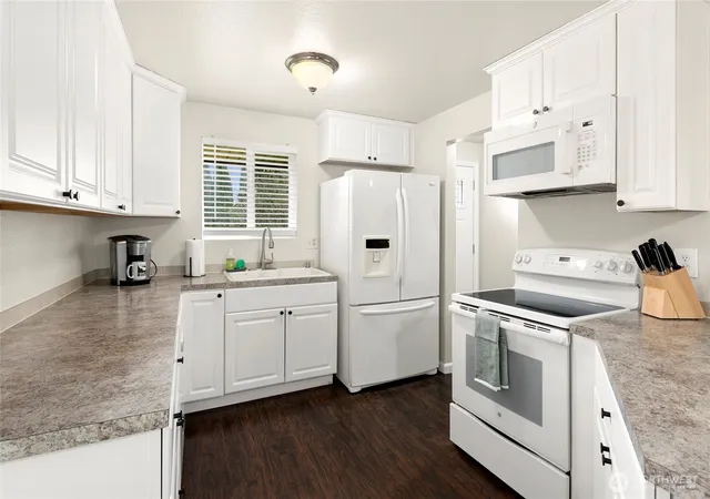 Photo 4 of Sale Pending at 5506 64th Street NE, Marysville, WA 98270 | MLS# NWM2542540 | Listing updated on 2026-07-27