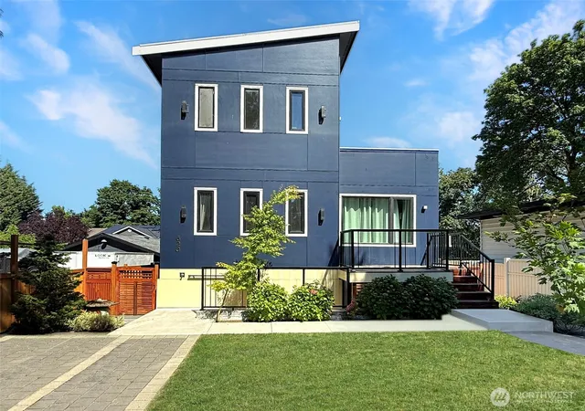 Photo 1 of Single family home for sale at 620 Stevens Ave Nw, Renton, WA 98057 | MLS# NWM2542571 | Listing updated on 2026-09-22