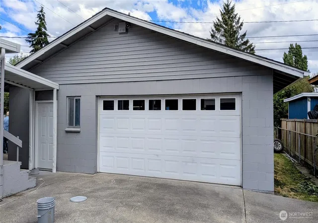 Photo 4 of Single family home for sale at 6101 Tacoma Ave S, Tacoma, WA 98408 | MLS# NWM2542585 | Listing updated on 2026-09-22