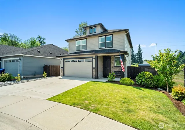 Photo 3 of Single family home for sale at 923 Nw 26th Way, Battle Ground, WA 98604 | MLS# NWM2542593 | Listing updated on 2026-09-22