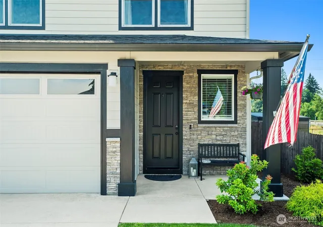Photo 3 of Single family home for sale at 923 NW 26th Way, Battle Ground, WA 98604 | MLS# NWM2542593 | Listing updated on 2026-09-22