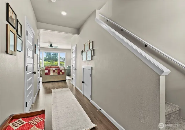 Photo 4 of Single family home for sale at 923 NW 26th Way, Battle Ground, WA 98604 | MLS# NWM2542593 | Listing updated on 2026-09-22