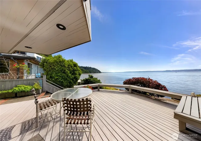 Photo 4 of Single family home for sale at 13029 Standring Ln SW, Burien, WA 98146 | MLS# NWM2542598 | Listing updated on 2026-10-01