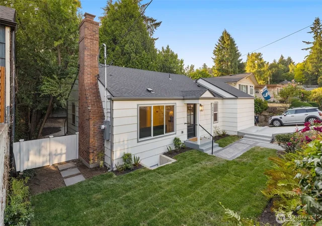 Photo 2 of Single family home for sale at 3613 40th Avenue W, Seattle, WA 98199 | MLS# NWM2542605 | Listing updated on 2026-09-24