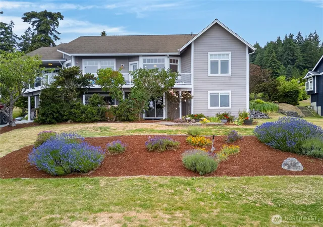 Photo 3 of Sale Pending at 6426 Ivy St, Anacortes, WA 98221 | MLS# NWM2542647 | Listing updated on 2026-09-30