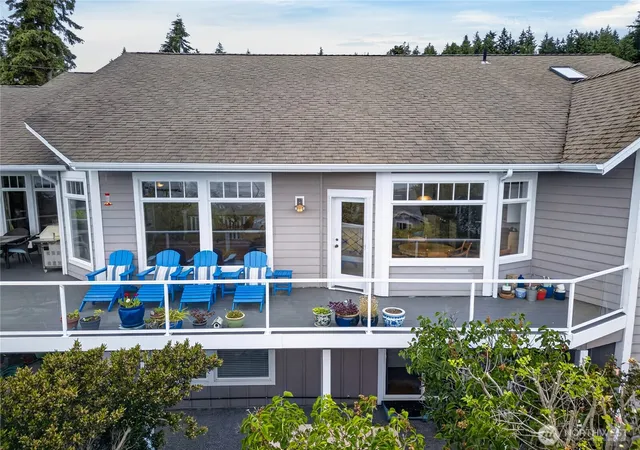 Photo 4 of Sale Pending at 6426 Ivy St, Anacortes, WA 98221 | MLS# NWM2542647 | Listing updated on 2026-09-30