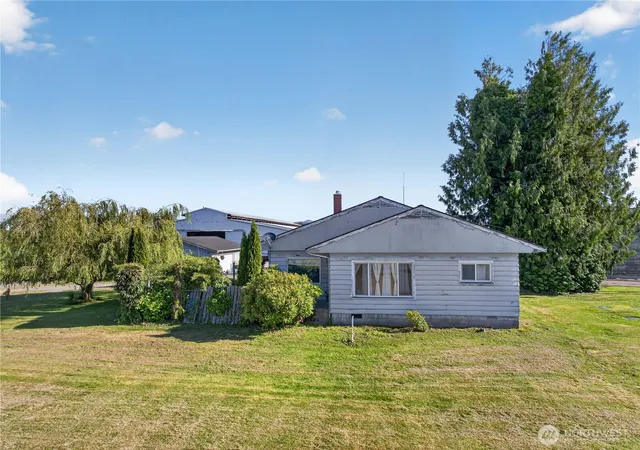Photo 3 of Sale Pending at 19933 Cook Rd, Burlington, WA 98233 | MLS# NWM2542658 | Listing updated on 2026-09-21