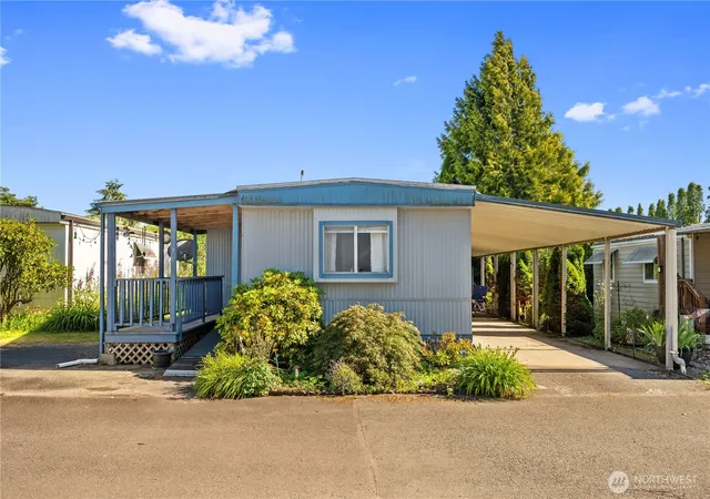Photo 2 of Manufactured home for sale at 16600 25th Avenue Ne #75, Marysville, WA 98270 | MLS# NWM2542683 | Listing updated on 2026-09-22