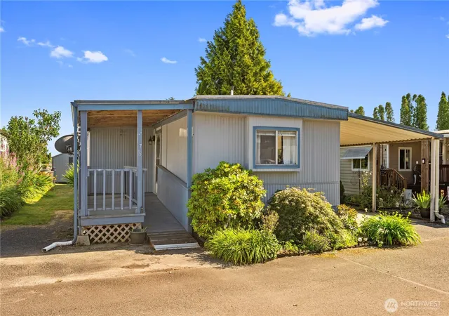 Photo 3 of Manufactured home for sale at 16600 25th Avenue Ne #75, Marysville, WA 98270 | MLS# NWM2542683 | Listing updated on 2026-09-22
