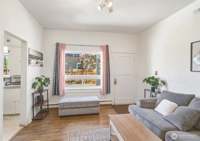 Photo 3 of Single family home for sale at 606 S Miller St, Wenatchee, WA 98801 | MLS# NWM2542696 | Listing updated on 2026-09-22