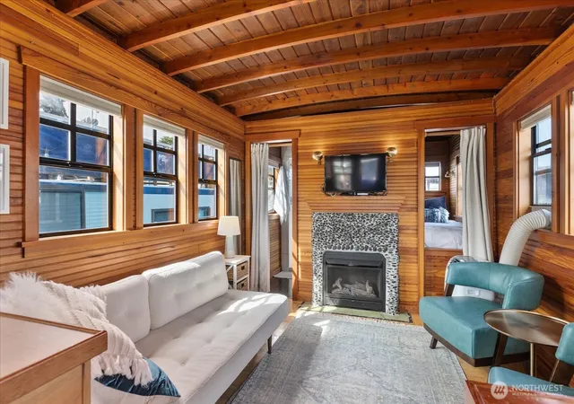 Photo 3 of Single family home for sale at 2401 N Northlake Way #E7, Seattle, WA 98103 | MLS# NWM2542713 | Listing updated on 2026-09-22