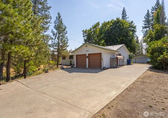 Photo 2 of Single family home for sale at 1228 E Lake St, Medical Lake, WA 99022 | MLS# NWM2542717 | Listing updated on 2026-09-22