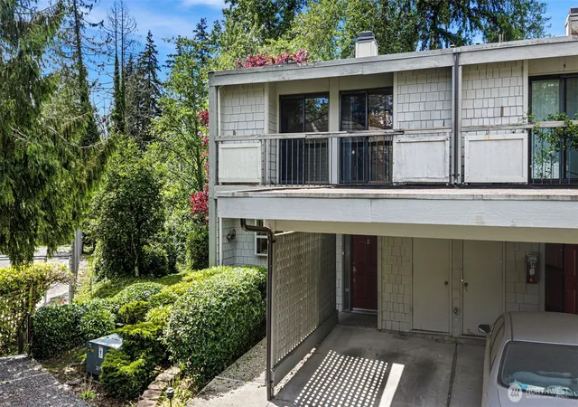 Photo 2 of Townhouse for sale at 22703 Lakeview Dr #E1, Mountlake Terrace, WA 98043 | MLS# NWM2542750 | Listing updated on 2026-09-22