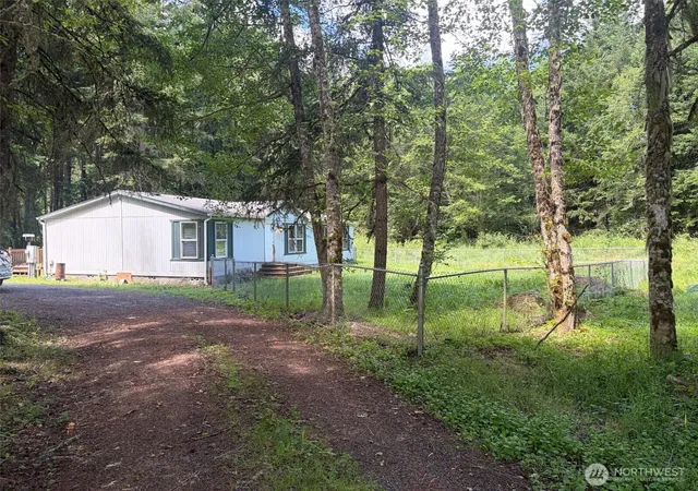 Photo 3 of Sale Pending at 11843 Blue Glacier Ln Se, Yelm, WA 98597 | MLS# NWM2542791 | Listing updated on 2026-09-03
