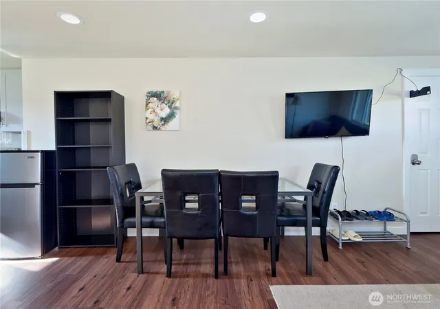 Photo 4 of Single family home for sale at 6105 S 124th Street, Seattle, WA 98178 | MLS# NWM2542819 | Listing updated on 2026-06-22