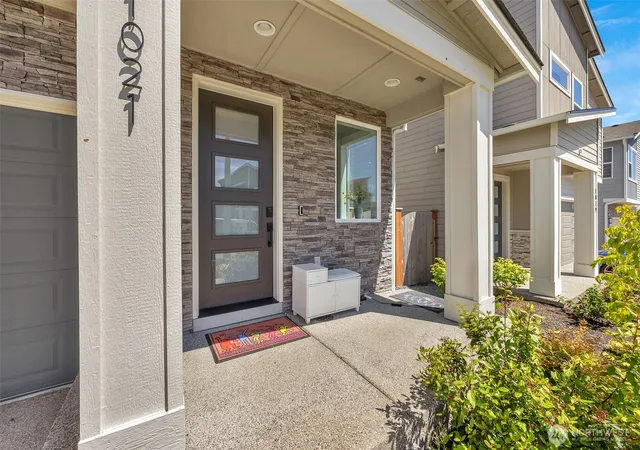 Photo 2 of Condo for sale at 1021 169th Place Sw, Lynnwood, WA 98037 | MLS# NWM2542827 | Listing updated on 2026-09-30