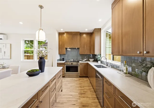 Photo 3 of Single family home for sale at 315 SE Andrews St, Issaquah, WA 98027 | MLS# NWM2542832 | Listing updated on 2026-09-22