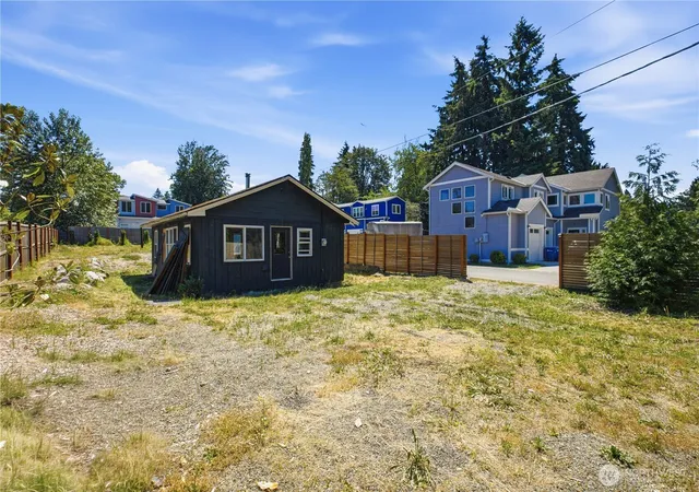 Photo 3 of Single family home for sale at 11410 8th Avenue S, Seattle, WA 98168 | MLS# NWM2542883 | Listing updated on 2026-09-29