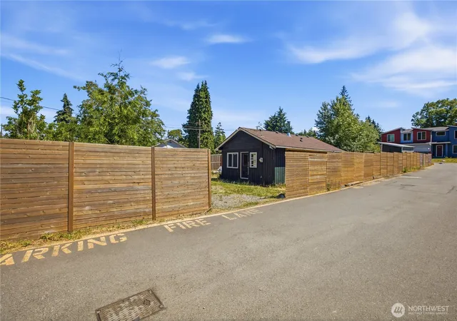 Photo 3 of Single family home for sale at 11410 8th Avenue S, Seattle, WA 98168 | MLS# NWM2542883 | Listing updated on 2026-09-29
