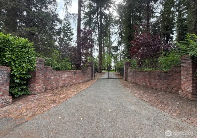 Photo 2 of Single family home for sale at 10007 Lake Steilacoom Dr Sw, Lakewood, WA 98498 | MLS# NWM2542902 | Listing updated on 2026-09-22