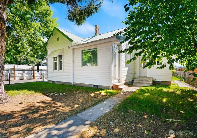 Photo 1 of Single family home for sale at 604 N Pacific St, Ellensburg, WA 98926 | MLS# NWM2542951 | Listing updated on 2026-09-22