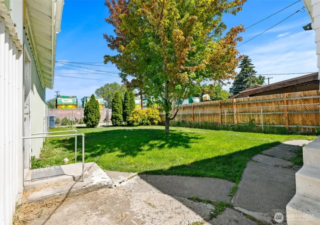 Photo 2 of Single family home for sale at 604 N Pacific St, Ellensburg, WA 98926 | MLS# NWM2542951 | Listing updated on 2026-09-22