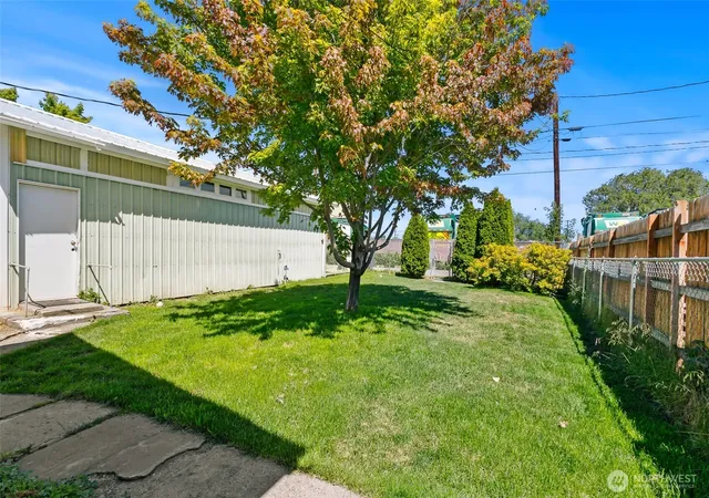 Photo 3 of Single family home for sale at 604 N Pacific St, Ellensburg, WA 98926 | MLS# NWM2542951 | Listing updated on 2026-09-22