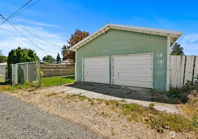 Photo 4 of Single family home for sale at 604 N Pacific St, Ellensburg, WA 98926 | MLS# NWM2542951 | Listing updated on 2026-09-22