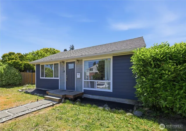 Photo 2 of Single family home for sale at 622 6th Street Se, Auburn, WA 98002 | MLS# NWM2543026 | Listing updated on 2026-09-22