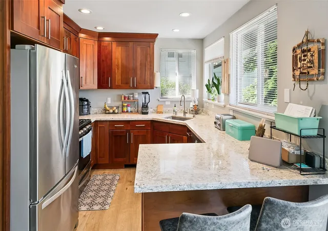 Photo 3 of Condo for sale at 27917 10th Avenue S, Des Moines, WA 98198 | MLS# NWM2543029 | Listing updated on 2026-09-22