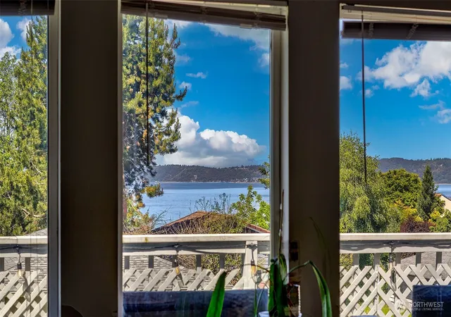 Photo 4 of Condo for sale at 27917 10th Avenue S, Des Moines, WA 98198 | MLS# NWM2543029 | Listing updated on 2026-09-22
