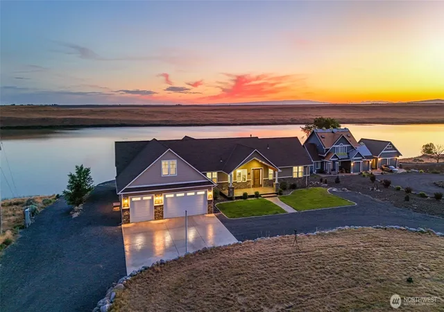 Photo 2 of Single family home for sale at 7328 Stonecrest Rd Ne, Moses Lake, WA 98837 | MLS# NWM2543053 | Listing updated on 2026-09-29