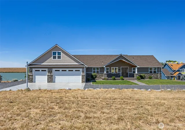 Photo 3 of Single family home for sale at 7328 Stonecrest Rd NE, Moses Lake, WA 98837 | MLS# NWM2543053 | Listing updated on 2026-09-29