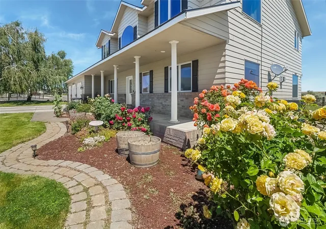 Photo 2 of Sale Pending at 5621 Rd J4 Ne, Moses Lake, WA 98837 | MLS# NWM2543060 | Listing updated on 2026-09-28