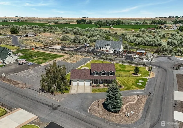 Photo 3 of Sale Pending at 5621 Rd J4 Ne, Moses Lake, WA 98837 | MLS# NWM2543060 | Listing updated on 2026-09-28