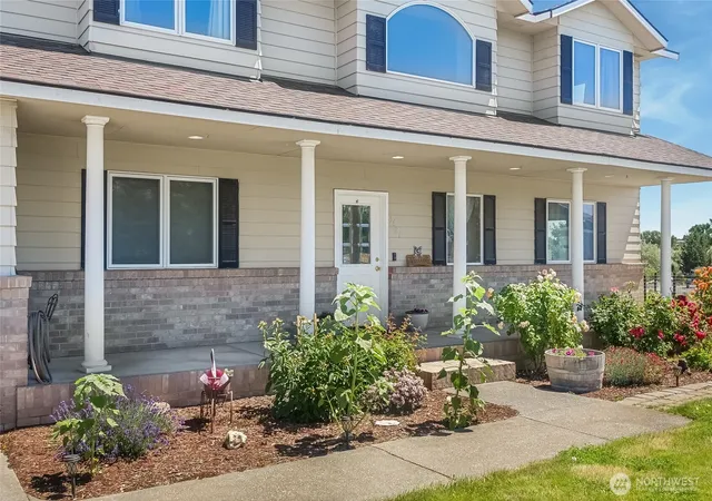 Photo 3 of Sale Pending at 5621 Rd J4 NE, Moses Lake, WA 98837 | MLS# NWM2543060 | Listing updated on 2026-09-28
