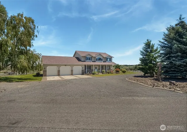 Photo 4 of Sale Pending at 5621 Rd J4 NE, Moses Lake, WA 98837 | MLS# NWM2543060 | Listing updated on 2026-09-28