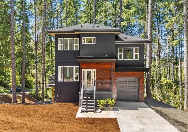 Single family home for sale at 21 E Country Clb Dr N, Union, WA 98592 | MLS# NWM2543063 | Listing updated on 2026-09-28