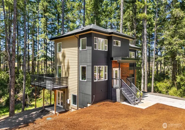 Photo 2 of Single family home for sale at 21 E Country Clb Dr N, Union, WA 98592 | MLS# NWM2543063 | Listing updated on 2026-09-28