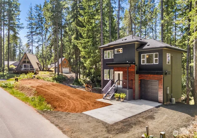 Photo 4 of Single family home for sale at 21 E Country Clb Dr N, Union, WA 98592 | MLS# NWM2543063 | Listing updated on 2026-09-28