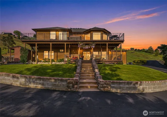 Photo 1 of Single family home for sale at 3870 Sunridge Ln, Wenatchee, WA 98801 | MLS# NWM2543067 | Listing updated on 2026-09-22