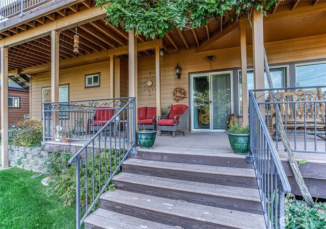 Photo 3 of Condo for sale at 3870 Sunridge Ln, Wenatchee, WA 98801 | MLS# NWM2543067 | Listing updated on 2026-09-22