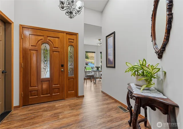 Photo 4 of Condo for sale at 3870 Sunridge Ln, Wenatchee, WA 98801 | MLS# NWM2543067 | Listing updated on 2026-09-22