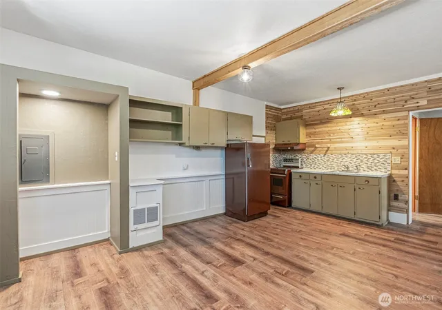 Photo 3 of Single family home for sale at 1701 Tower Rd, Castle Rock, WA 98611 | MLS# NWM2543071 | Listing updated on 2026-09-22