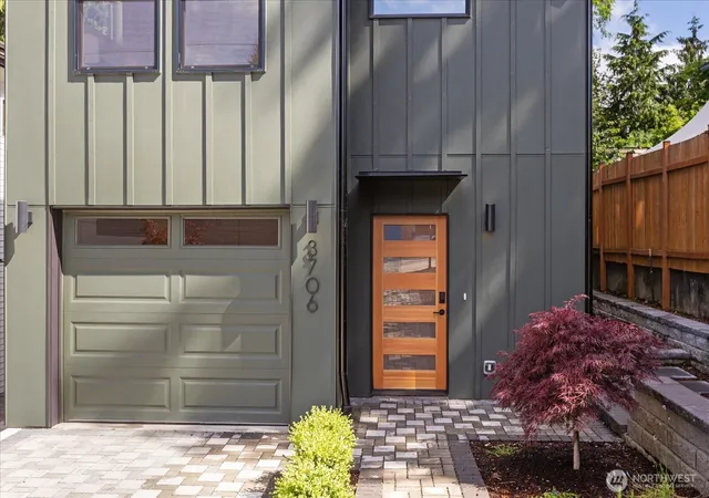 Photo 2 of Single family home for sale at 3706 Ne 137th Street, Seattle, WA 98125 | MLS# NWM2543073 | Listing updated on 2026-10-01
