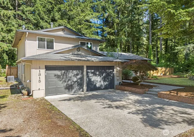 Photo 3 of Single family home for sale at 11315 83rd Avenue Sw, Lakewood, WA 98498 | MLS# NWM2543118 | Listing updated on 2026-09-22